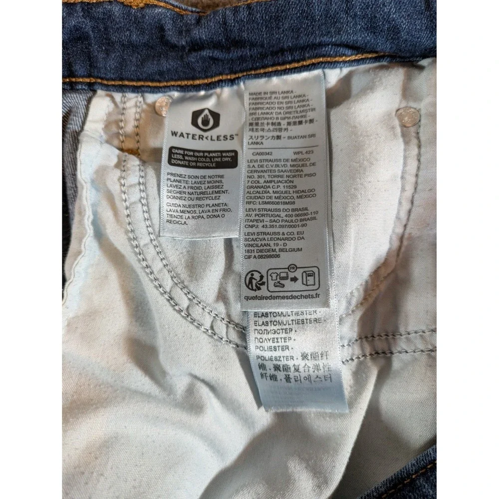 Levis Jeans Women's 726 Flare‎ W29 L32